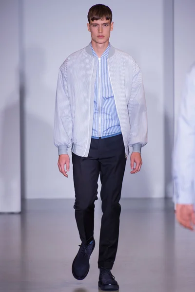 Look 32